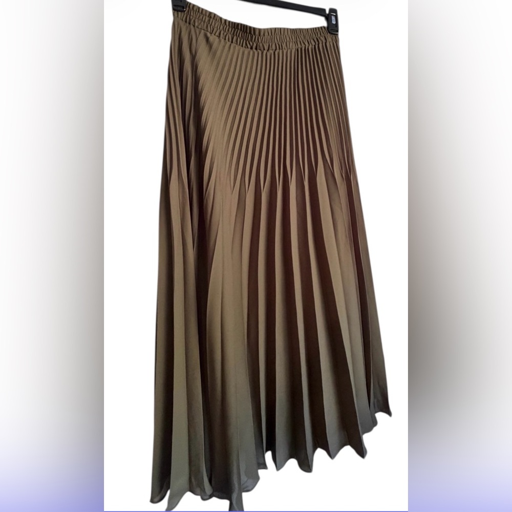 5/$15 - Max Studio Pleated Midi Skirt - Olive/Sage Green - Size M - Picture 4 of 9
